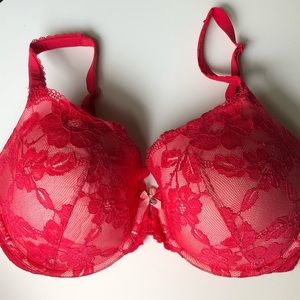 Body by Victoria Secret Red Lacy 38DDD Bra